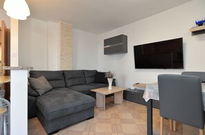 Appartement Standard, 3 chambres (436/1002) | Coin séjour | Télévision