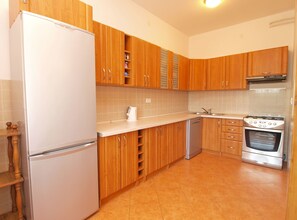 Standard Apartment, 2 Bedrooms (0170) | Private kitchen | Fridge, microwave, oven, stovetop