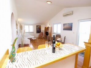 Standard Apartment, 1 Bedroom (440/1009) | In-room dining - Apartment 440 (Pula)