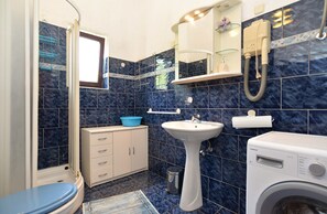 Appartement Standard, 2 chambres (498/1177) | Salle de bain | Douche, serviettes fournies