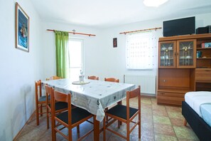 Standard Apartment, 2 Bedrooms (0175) | Living area | Flat-screen TV - Apartment 517 (Pula)