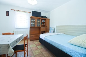 Appartement Standard, 2 chambres (0175) | Coin séjour | Télévision à écran plat