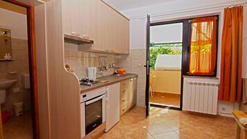 Studio Standar, 1 kamar tidur (531/1272) | Dapur pribadi | Lemari es, kompor, dan peralatan masak/sendok-piring