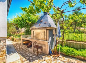 BBQ/picnic Area - Apartment 535 (Pula)
