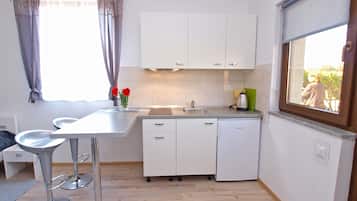 Studio Standar, 1 kamar tidur (589/1427) | Dapur pribadi | Lemari es dan peralatan masak/sendok-piring