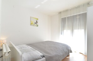 Standard Apartment, 2 Bedrooms (589/1428) | Iron/ironing board, free WiFi, bed sheets - Apartment 589 (Fazana)