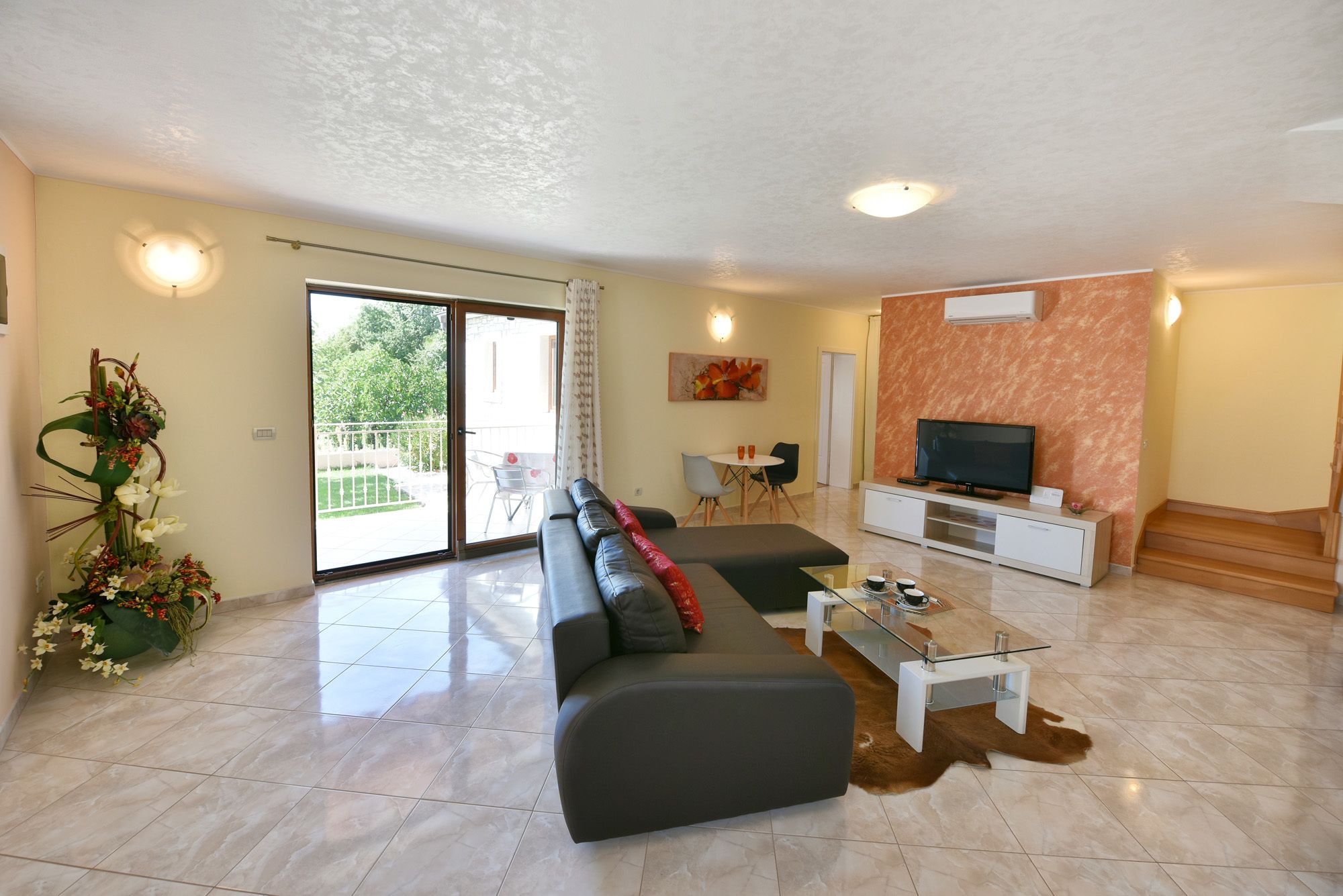 Biệt thự Tiêu chuẩn, 3 phòng ngủ (0181) | Khu phòng khách | TV 