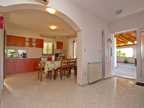 Standard Apartment, 4 Bedrooms (603/1448) | Living area | TV