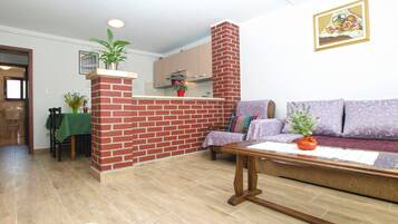 Apartemen Standar, 1 kamar tidur (604/1451) | Ruang keluarga | TV