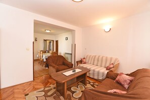 스탠다드 아파트, 침실 3개 (0186) | 거실 공간 | TV