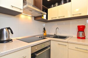 Apartamento estándar, 2 habitaciones (628/1501) | Cocina privada | Frigorífico, microondas, horno y placa de cocina