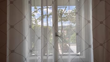 Standard-Apartment, 2 Schlafzimmer (650/1556) | Wohnbereich | Fernseher