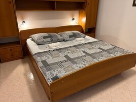 Apartamento estándar, 2 habitaciones (650/1557) | 2 dormitorios, tabla de planchar con plancha, wifi gratis y ropa de cama