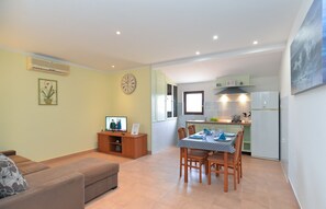 Leilighet – standard, 2 soverom (669/1590) | Oppholdsområde | TV