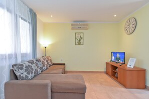 Leilighet – standard, 2 soverom (669/1590) | Oppholdsområde | TV