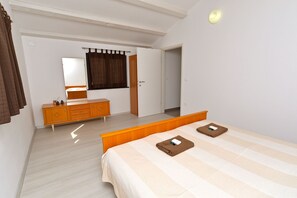 Standard-Haus, 2 Schlafzimmer (0193) | 2 Schlafzimmer, Bügeleisen/Bügelbrett, kostenlose Babybetten
