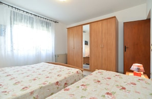 Standard Apartment, 2 Bedrooms (0194) | 2 bedrooms, iron/ironing board, free WiFi, bed sheets - Apartment 684 (Pula)