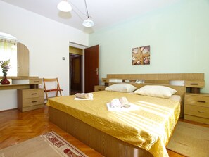 Standard-Apartment, 2 Schlafzimmer (686/1620) | 2 Schlafzimmer, Bügeleisen/Bügelbrett, kostenloses WLAN, Bettwäsche