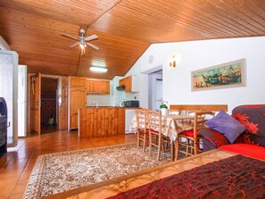 Standard-Apartment, 2 Schlafzimmer (692/1629) | Wohnbereich | Fernseher