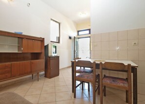 Standard Apartment, 1 Bedroom (0197) | Living area | TV - Apartment 695 (Pula)