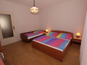 Apartamento estándar, 2 habitaciones (0202) | 2 dormitorios, tabla de planchar con plancha, wifi gratis y ropa de cama