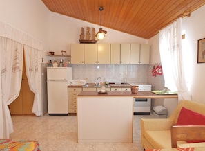 Standard-Apartment, 1 Schlafzimmer (728/1702) | Wohnbereich | Fernseher