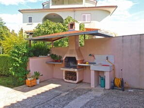 BBQ/picnic Area - Apartment 728 (Pula)