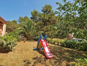 Children’s play area – outdoor