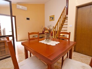 스탠다드 아파트, 침실 1개 (730/1705) | 객실 내 식사 공간