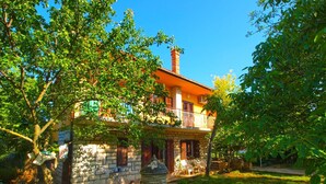 A two-story house with a stone facade, a balcony, and a chimney. - Apartment 731 (Pula)