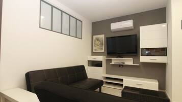 Standard House, 4 Bedrooms (0214) | Living area | TV