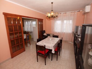 Standard Apartment, 2 Bedrooms (0215) | In-room dining