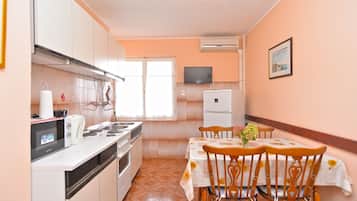 Standard Apartment, 2 Bedrooms (757/1765) | Private kitchen | Fridge, oven, stovetop, coffee/tea maker
