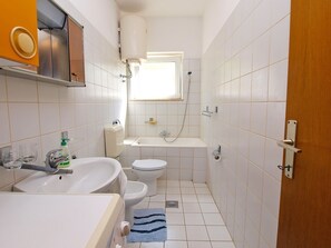 Standard Apartment, 1 Bedroom (761/1773) | Bathroom