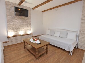 Standard Apartment, 3 Bedrooms (0218) | Living area | TV - Apartment 772 (Fazana)