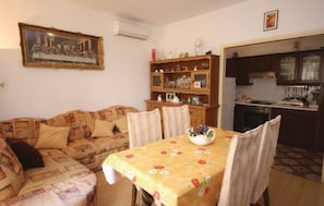 Standard Apartment, 2 Bedrooms (0219) | Living room | TV - Apartment 773 (Fazana)