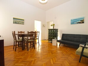 Standard Apartment, 2 Bedrooms (0221) | Living area | TV - Apartment 792 (Pula)