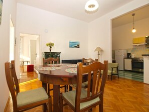 Standard Apartment, 2 Bedrooms (0221) | In-room dining