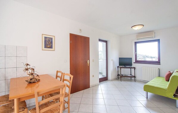 Standard Apartment, 2 Bedrooms (794/1844) | Living area | TV - Apartment 794 (Pula)