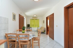 In-room dining - Apartment 794 (Pula)