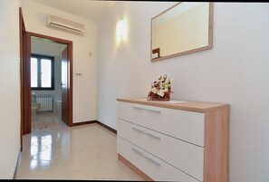 Appartement Standard, 3 chambres (0224) | Coin séjour | Télévision