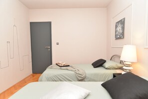 Standard-Haus, 3 Schlafzimmer (0225) | 3 Schlafzimmer, Bügeleisen/Bügelbrett, kostenloses WLAN, Bettwäsche