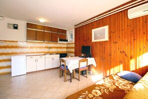 Apartamento estándar, 1 habitación (847/2001) | Zona de estar | Una televisión