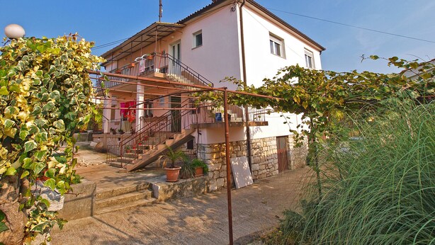 A two-story house with a balcony, a staircase, and a garden area. - Apartment 860 (Rovinj)