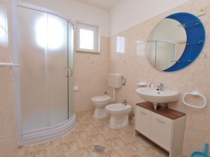 Standard Apartment, 2 Bedrooms (0229) | Bathroom