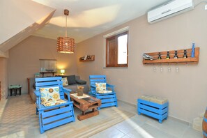 Standard Studio, 1 Bedroom (877/13152) | Living room