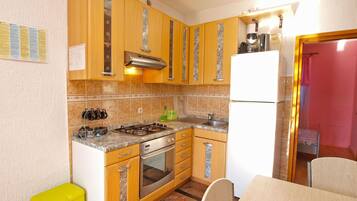 Standard Apartment, 2 Bedrooms (879/2052) | Private kitchen | Fridge, oven, stovetop, coffee/tea maker
