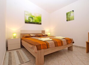 1 غرفة نوم ومكواة/لوح كي وواي فاي مجانًا وملاءات أسرّة