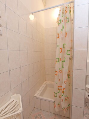 Standard Apartment, 2 Bedrooms (0235) | Bathroom | Shower, hair dryer, towels - Apartment 894 (Medulin)