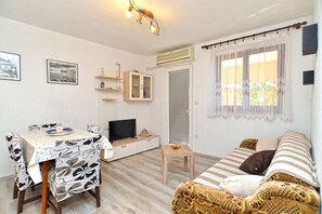 Standard Apartment, 2 Bedrooms (0237) | Living area | TV - Apartment 903 (Fazana)